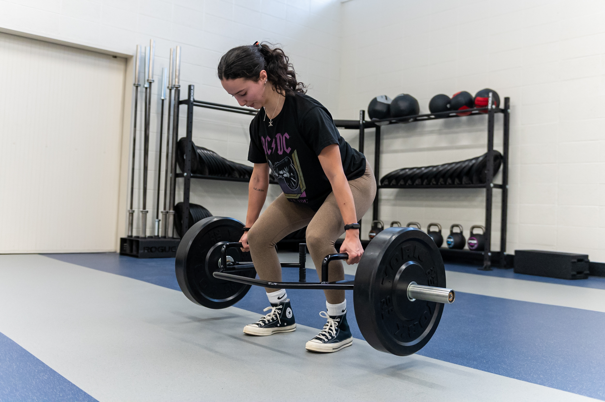 woman doing deadlift in Weightlifting Zone