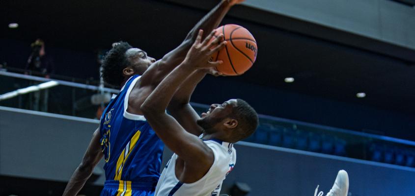 Blues vs. Laurentian